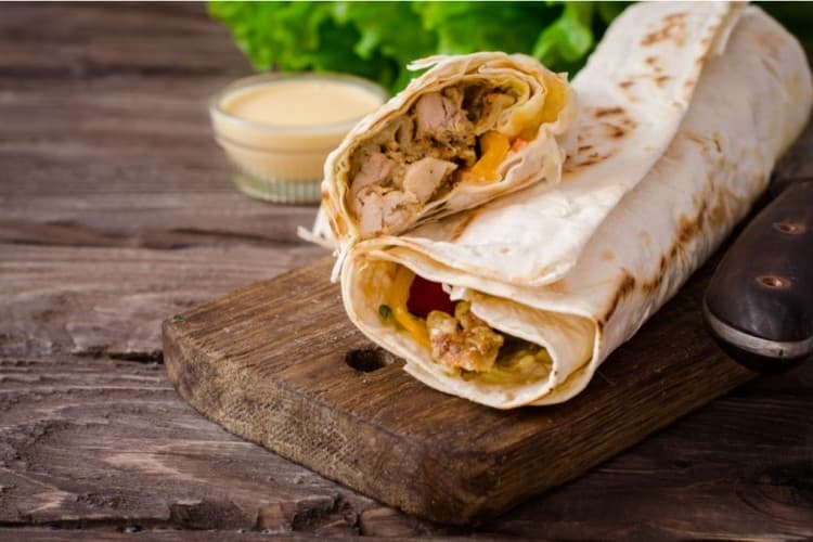 سندويشة ﺗﺸﻴﺰ ﻣﻮزارﻳﻼ image